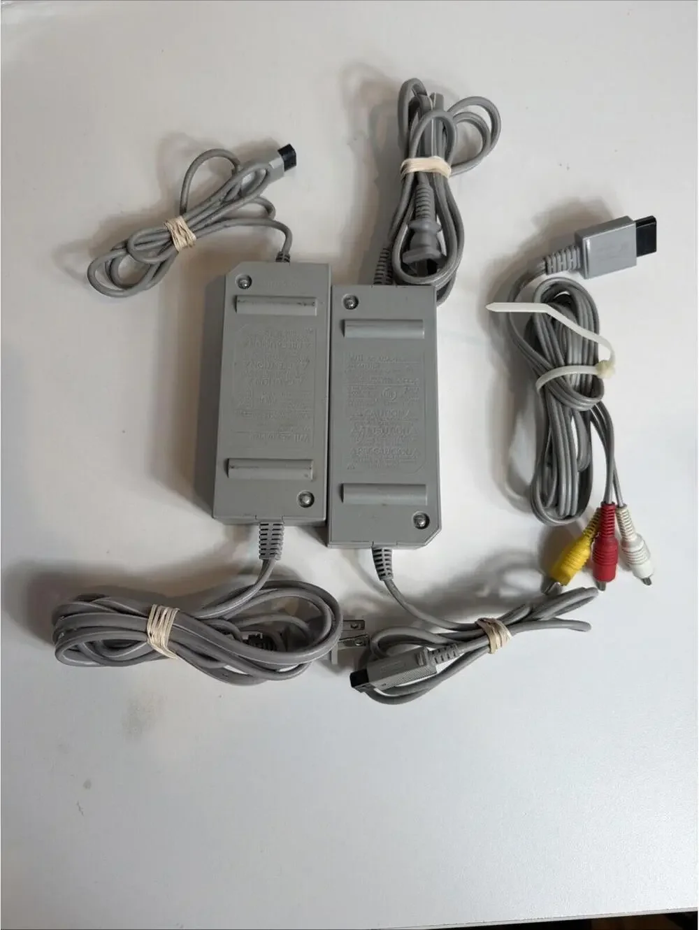 Nintendo (2)RVL-002 AC Power Adapter & AV Cords for Nintendo Wii